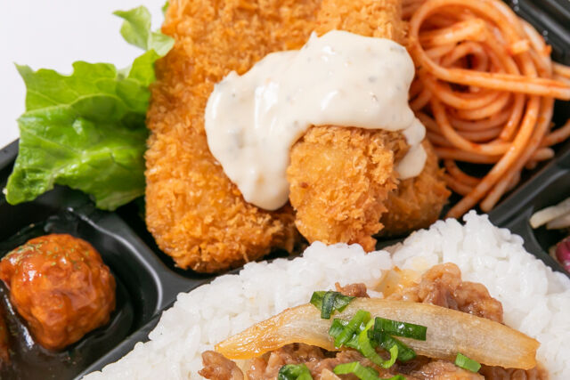 お弁当FACTORY デリ弁-【牛焼肉のせ】海老フライ&アジフライ