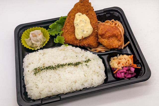 お弁当FACTORY デリ弁-【お得弁当】特製鶏から揚げ＆アジフライ弁当