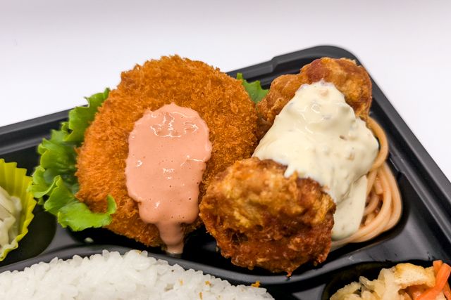 お弁当FACTORY デリ弁-特製鶏から揚げ（タルタルかけ）＆コロッケ弁当