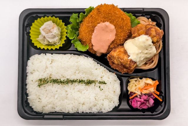 お弁当FACTORY デリ弁-特製鶏から揚げ（タルタルかけ）＆コロッケ弁当