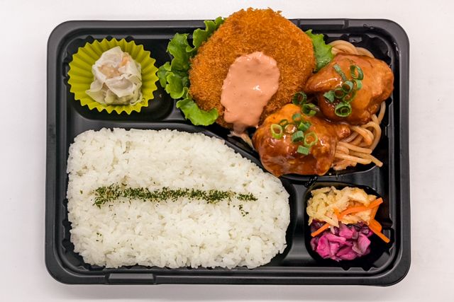 お弁当FACTORY デリ弁-特製鶏から揚げ（チリソース）＆コロッケ弁当
