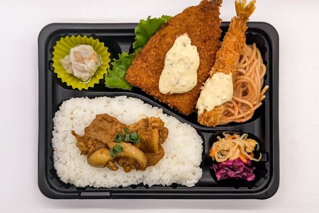 お弁当FACTORY デリ弁-【豚焼肉のせ】海老フライ&アジフライ弁当