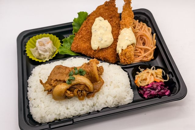 お弁当FACTORY デリ弁-【豚焼肉のせ】海老フライ&アジフライ弁当