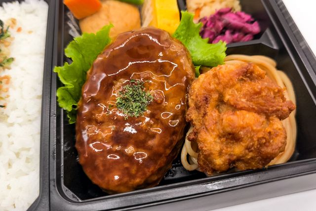 お弁当FACTORY デリ弁-特製鶏から揚げとハンバーグの御膳