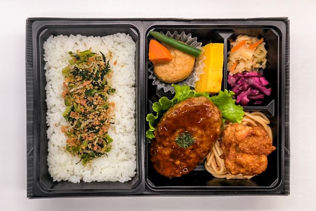 お弁当FACTORY デリ弁-特製鶏から揚げとハンバーグの御膳