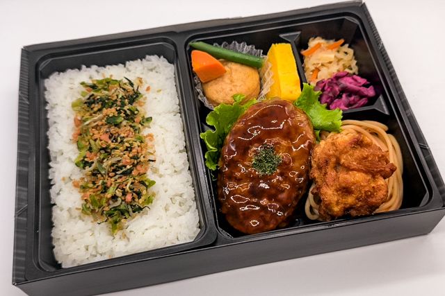 お弁当FACTORY デリ弁-特製鶏から揚げとハンバーグの御膳