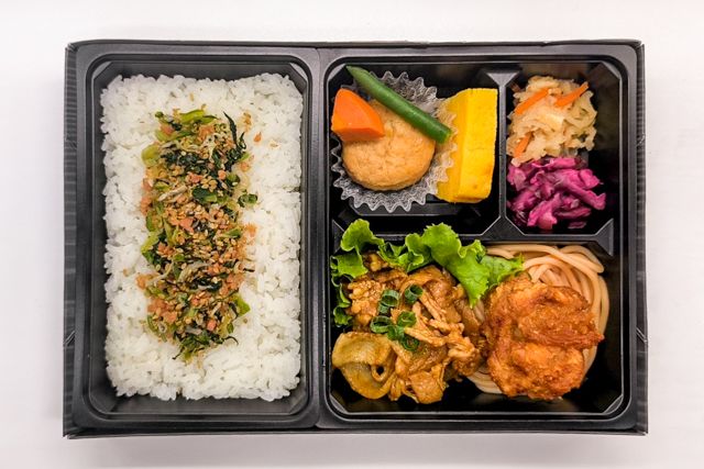 お弁当FACTORY デリ弁-豚焼肉と特製鶏から揚げの御膳