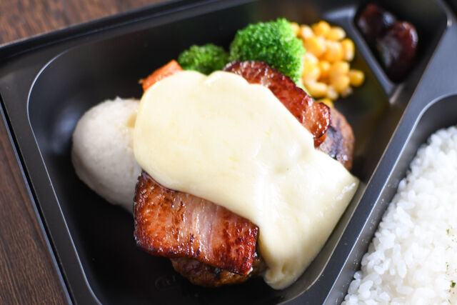 WATAYOSHI KITCHEN-ベーコンモッツァレラチーズハンバーグ