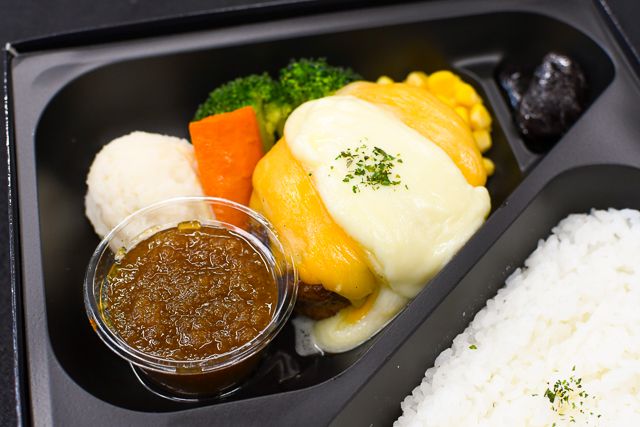 WATAYOSHI KITCHEN-3種のチーズハンバーグ弁当