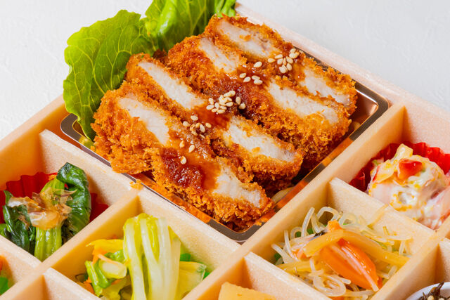 熊嵩 Tokyo-トンカツと彩り錦御膳