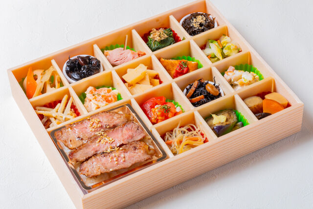 熊嵩 Tokyo-ステーキ重と彩り錦御膳