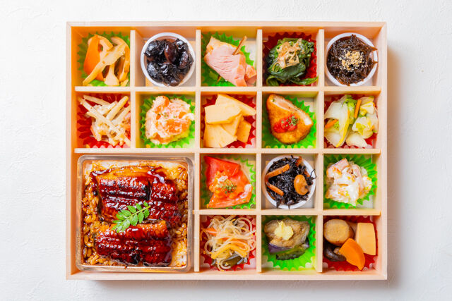 熊嵩 Tokyo-鰻重と彩り錦御膳