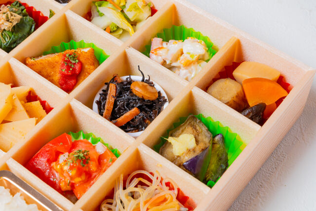 熊嵩 Tokyo-季節の彩り錦御膳