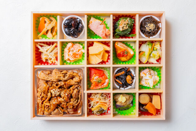 熊嵩 Tokyo-焼肉重と彩り錦御膳