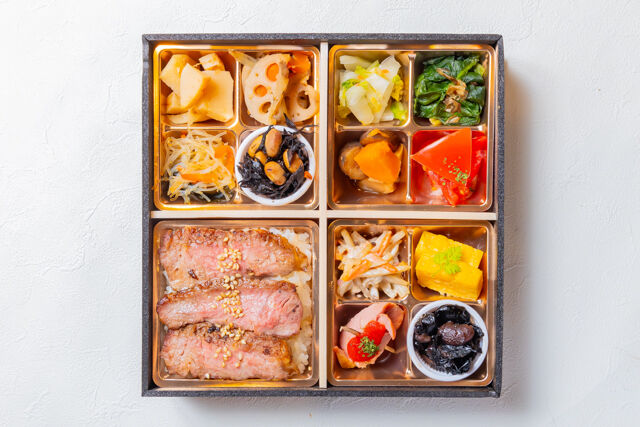 熊嵩 Tokyo-季節の副菜とステーキ重和膳