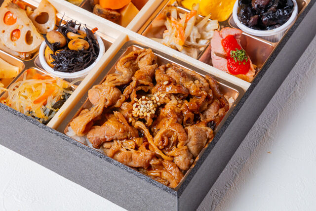 熊嵩 Tokyo-季節の副菜と焼肉重和膳