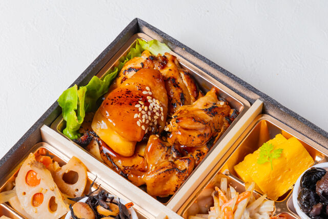 熊嵩 Tokyo-季節の副菜 鯛めしとチキングリル和膳