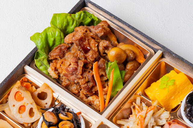 熊嵩 Tokyo-季節の副菜 鯛めしとすき焼き和膳