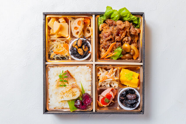 熊嵩 Tokyo-季節の副菜 鯛めしとすき焼き和膳