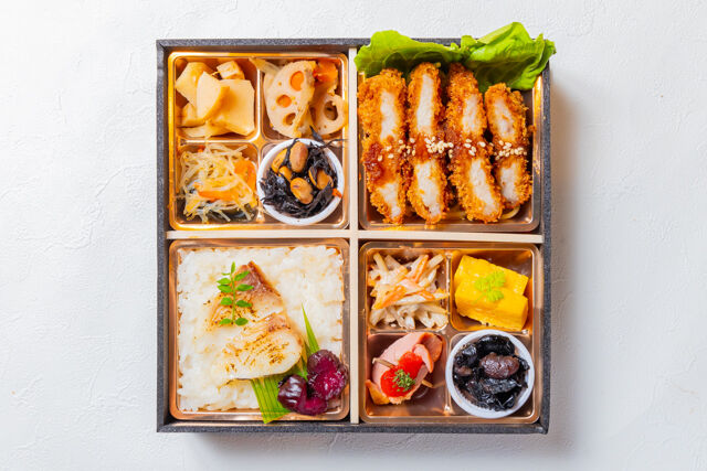 熊嵩 Tokyo-季節の副菜 鯛めしとトンカツ和膳