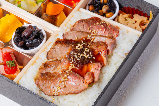 熊嵩 Tokyo-季節の副菜 ステーキ重と四季和膳