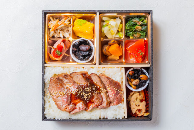 熊嵩 Tokyo-季節の副菜 ステーキ重と四季和膳