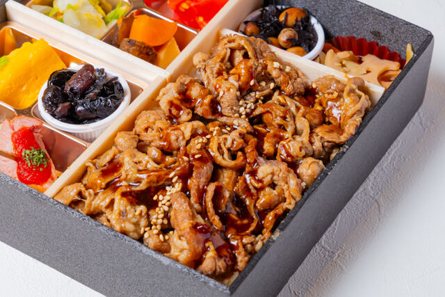熊嵩 Tokyo-季節の副菜 焼肉重と四季和膳