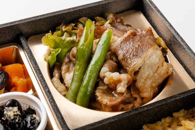 熊嵩 Tokyo-季節の炊込み御飯とすき焼き御膳
