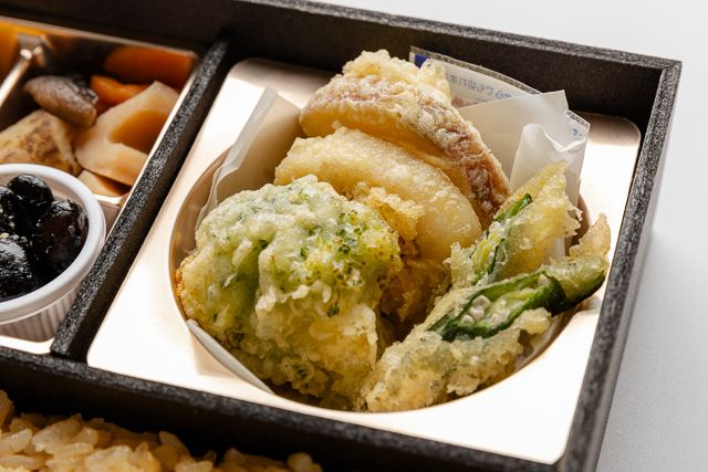 熊嵩 Tokyo-季節の炊込み御飯と天麩羅御膳