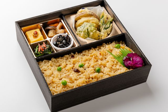 季節の炊込み御飯と天麩羅御膳