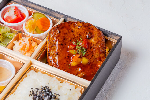 洋食屋Days-季節の副菜白ごはんとハンバーグ洋膳