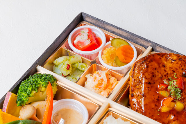 洋食屋Days-季節の副菜白ごはんとハンバーグ洋膳