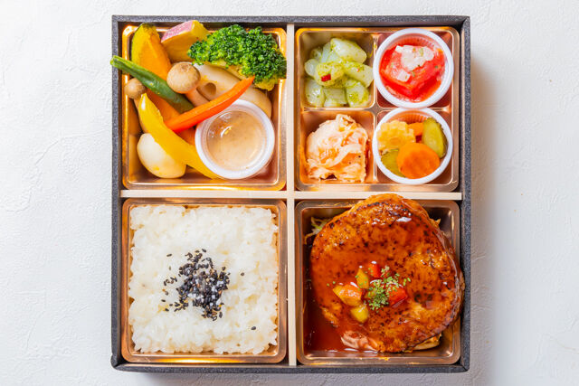洋食屋Days-季節の副菜白ごはんとハンバーグ洋膳