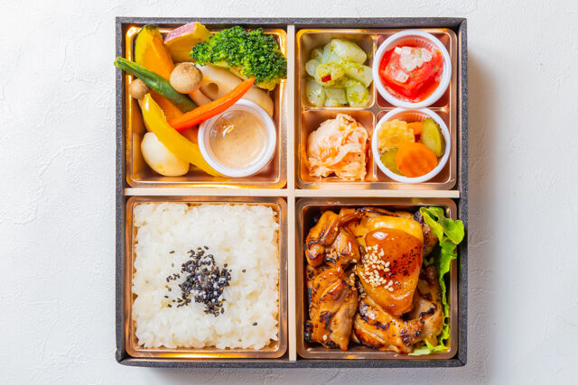 洋食屋Days-季節の副菜白ごはんとグリルチキン御膳
