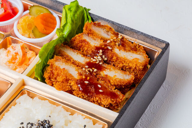 洋食屋Days-季節の副菜白ごはんとポークカツ御膳