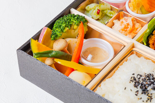 洋食屋Days-季節の副菜白ごはんとポークカツ御膳