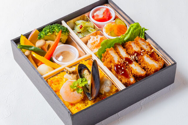 洋食屋Days-季節の副菜パエリアとポークカツレツ洋膳