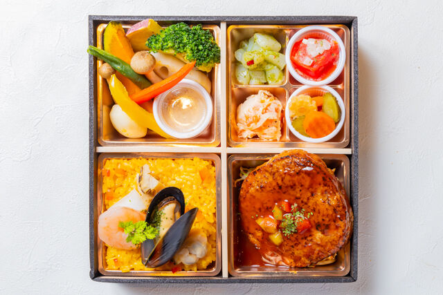 洋食屋Days-季節の副菜パエリアとハンバーグ洋膳