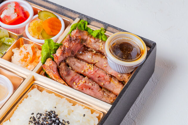 洋食屋Days-季節の副菜白ごはんとステーキ洋御膳