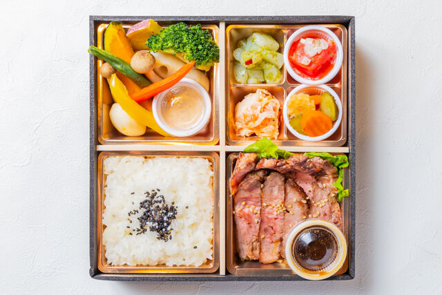 洋食屋Days-季節の副菜白ごはんとステーキ洋御膳