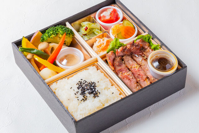 洋食屋Days-季節の副菜白ごはんとステーキ洋御膳