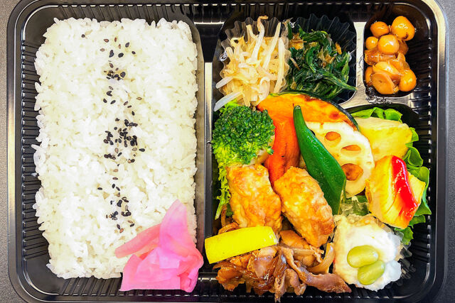 お食事処たくみてい-たくみの鶏唐揚げ＆生姜焼き弁当