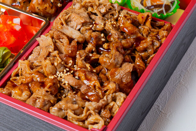 特選牛ステーキ＆焼肉 坂上-ステーキ焼肉亭焼肉重とグリルチキン御膳