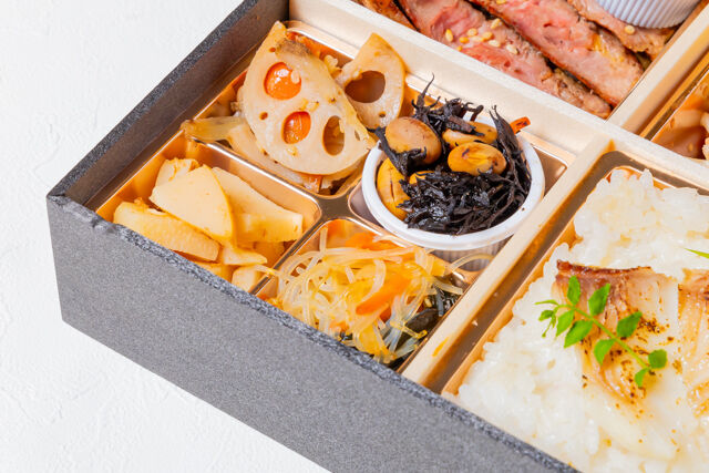 特選牛ステーキ＆焼肉 坂上-季節の副菜鯛めしとステーキ御膳