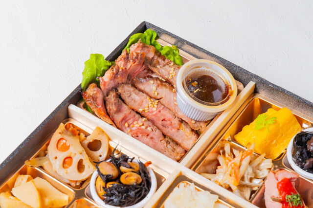 特選牛ステーキ＆焼肉 坂上-季節の副菜鯛めしとステーキ御膳