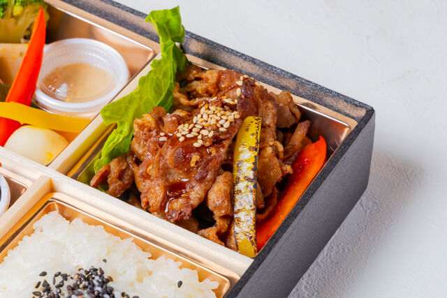 特選牛ステーキ＆焼肉 坂上-季節の副菜白ごはんと焼肉御膳