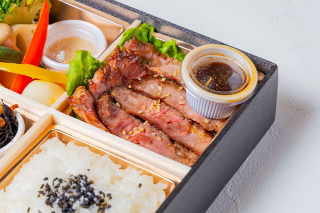 特選牛ステーキ＆焼肉 坂上-季節の副菜白ごはんとステーキ和御膳