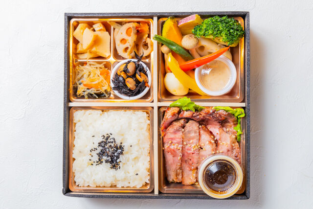 特選牛ステーキ＆焼肉 坂上-季節の副菜白ごはんとステーキ和御膳