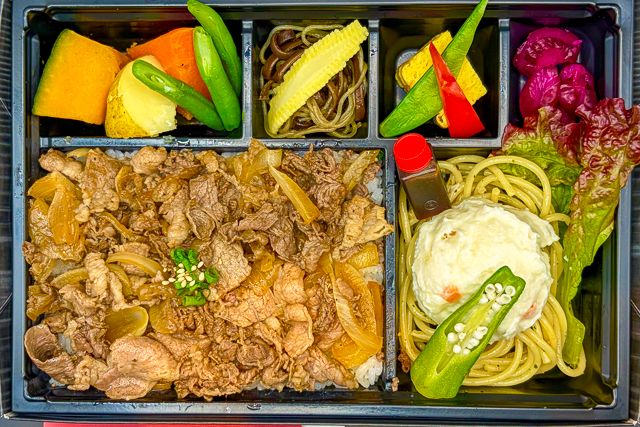 焼肉醍醐（横浜店）-醍醐のごはんが進む黒毛和牛・カルビ焼肉デラックス弁当【No.10】