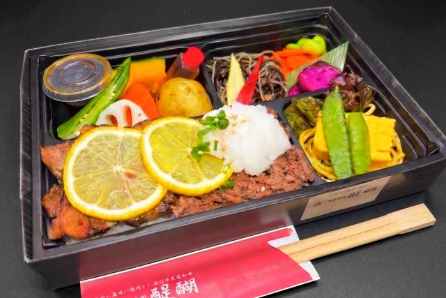 【夏限定】さっぱりレモンと大根おろしでいただく牛タン塩と柔らか厚切り牛タン塩弁当【5】